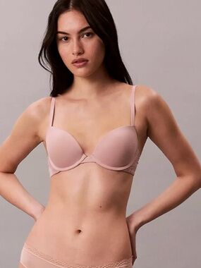 Calvin Klein Women's Attraction Push-up Plunge Bra 34A